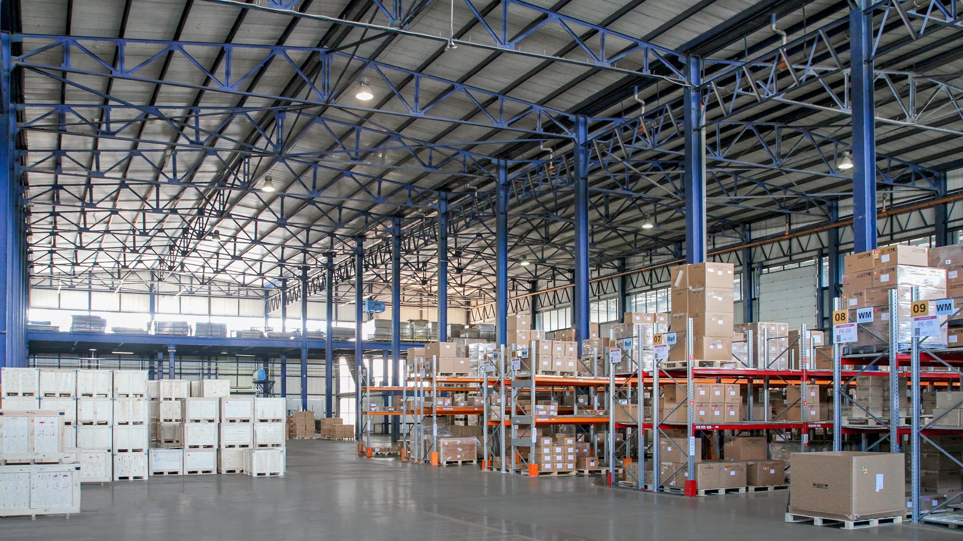 Складской комплекс на металлических фермах